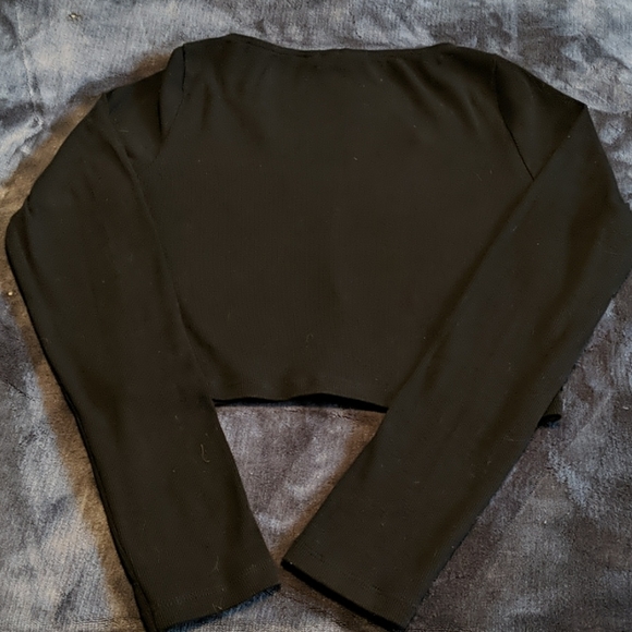 🍋 2 for $30 ASOS design notch front long sleeve rib crop top in black - Picture 4 of 4